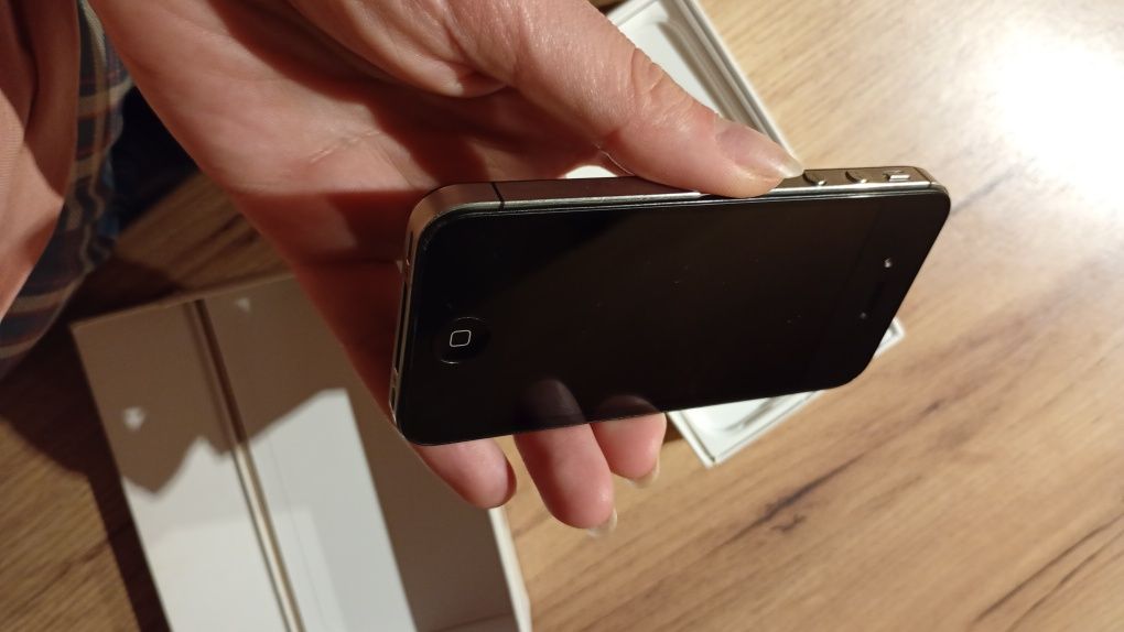 iPhone 4s na części opis czytaj
