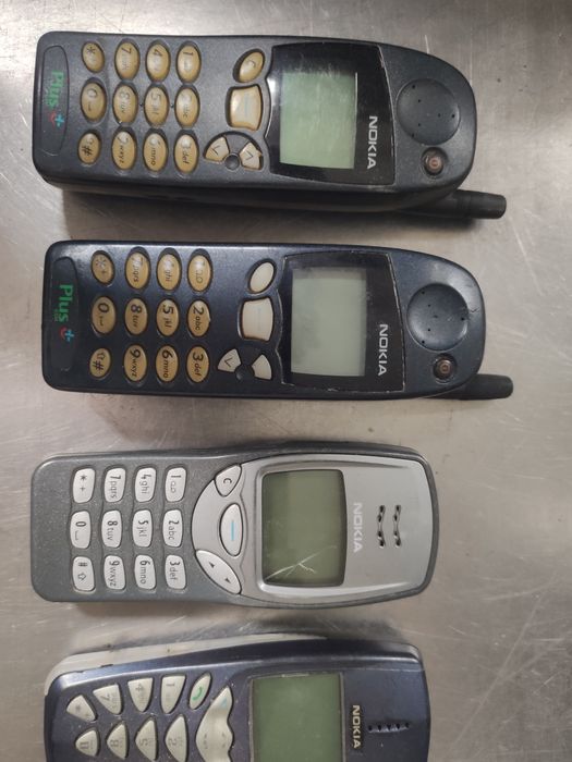 Stare telefony komórkowe 6 sztuk - Nokia x 4, Bosch, Sagem