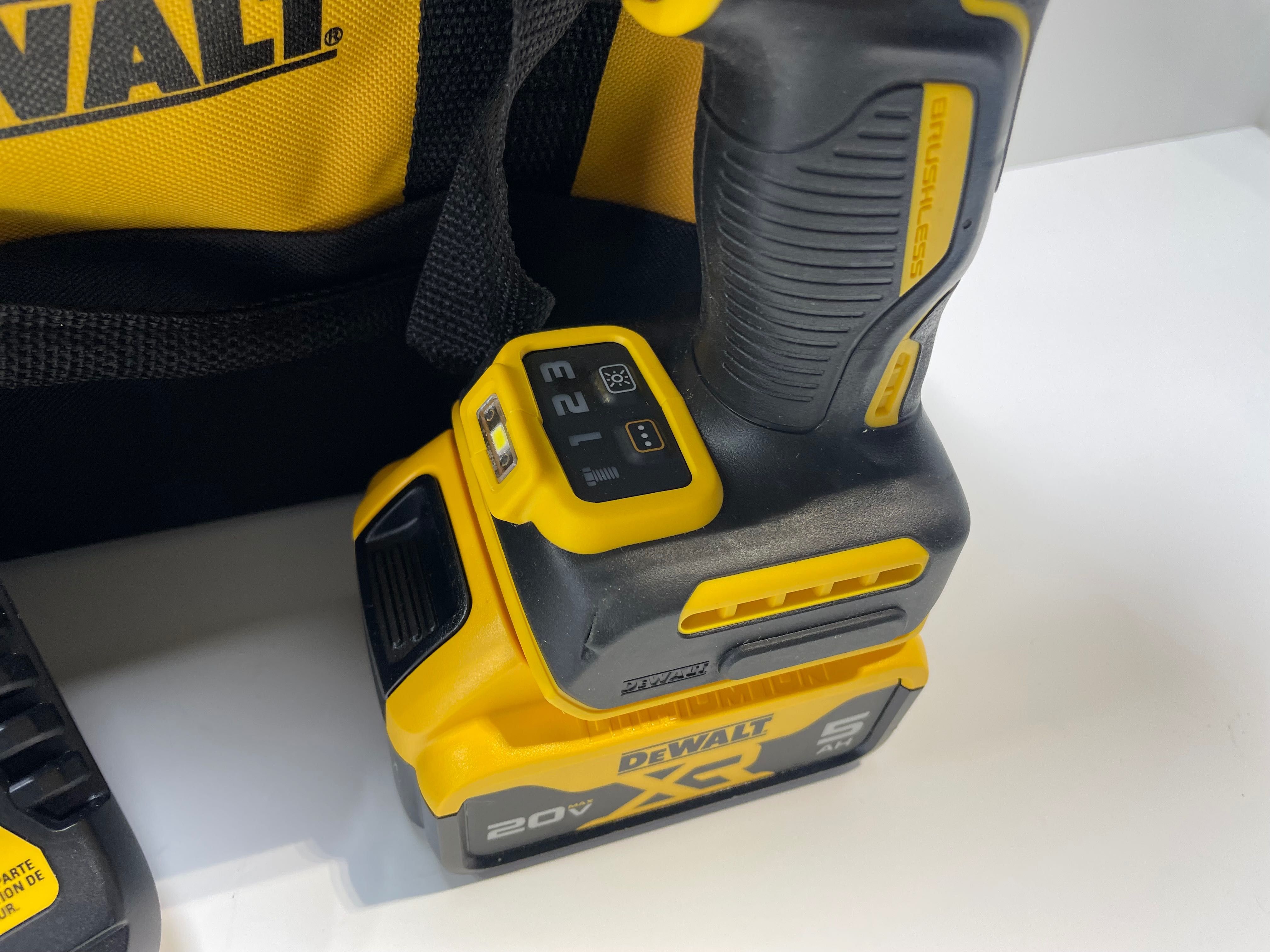 DeWalt DCF900/Акумуляторний ударний гайковерт