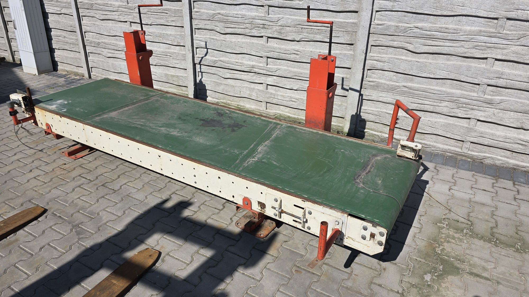 podajnik taśmowy taśmociąg przenośnik transporter stół roboczy