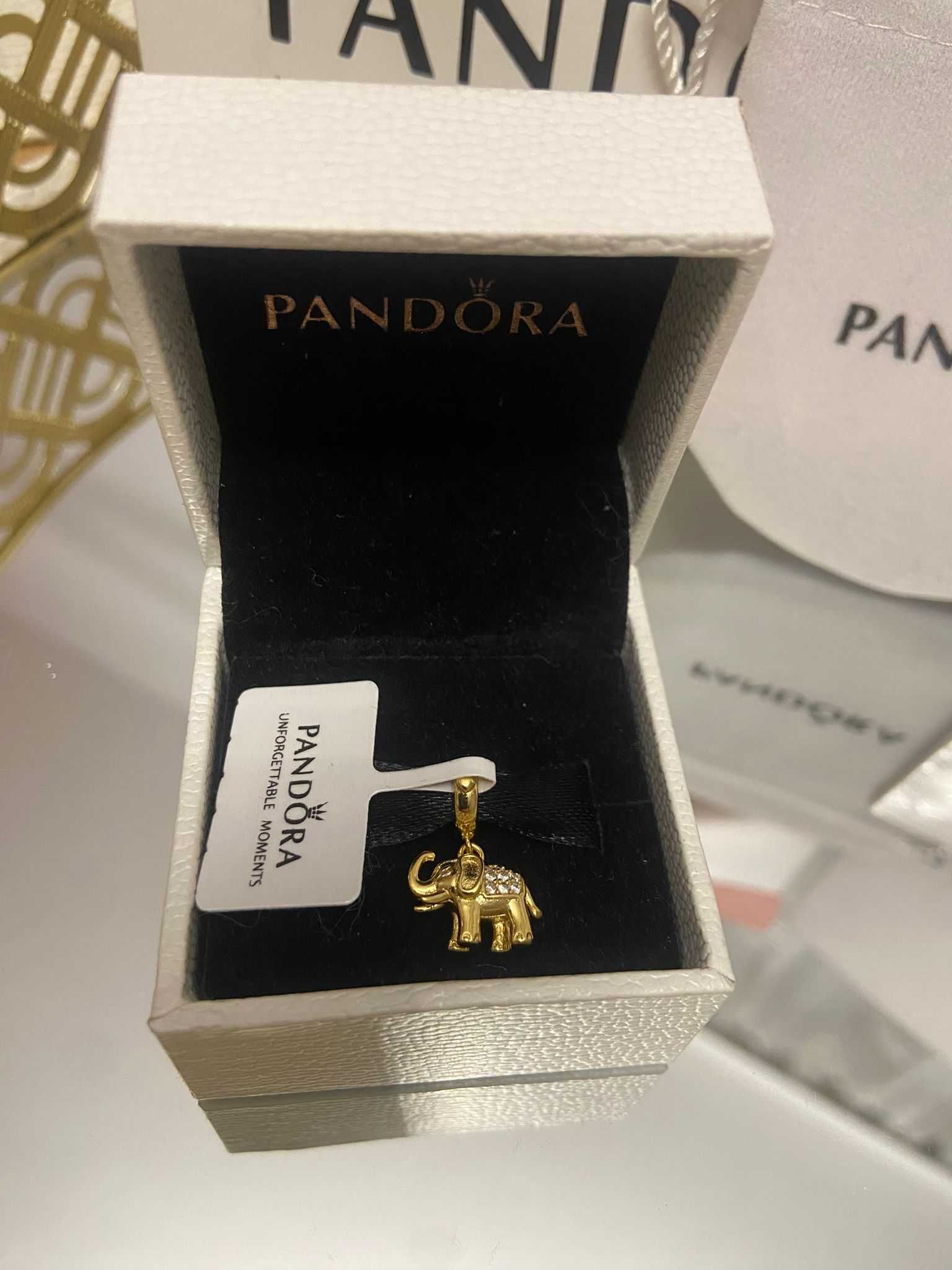 Charms Pandora – Złoty Słoń z Trąbą do Góry