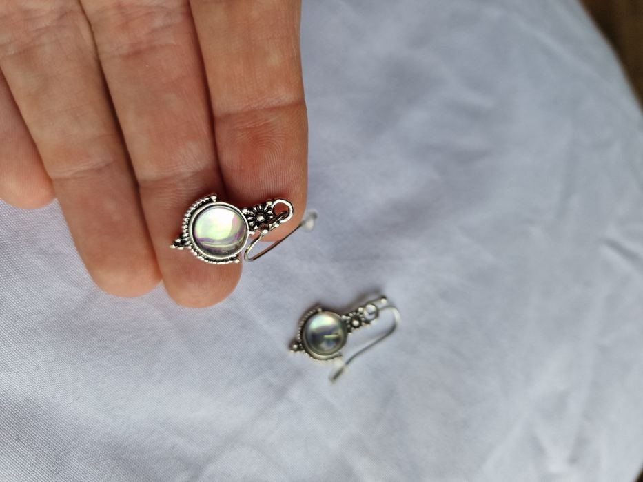 Srebrne kolczyki gotyckie minimalistyczne opal