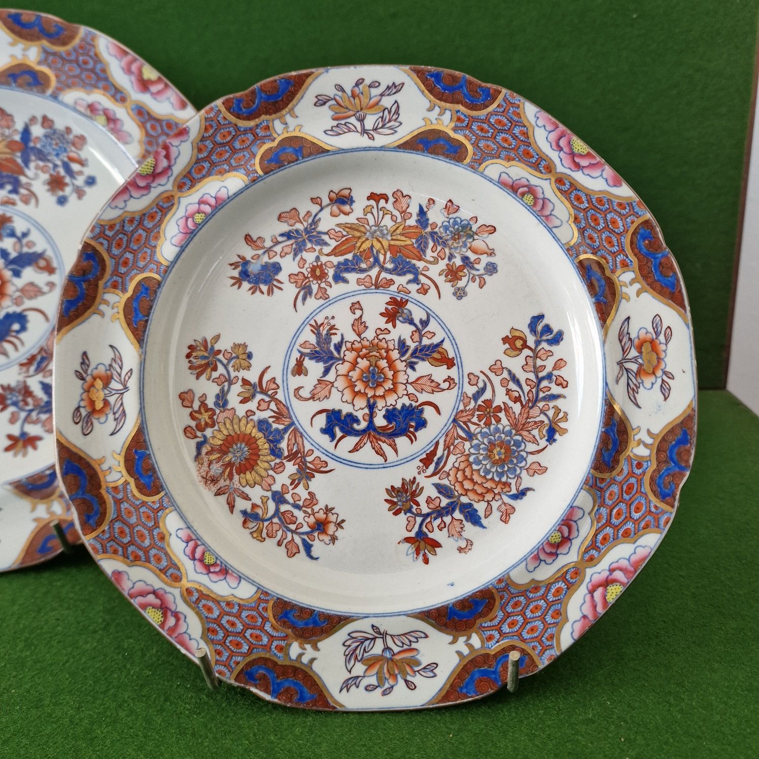 Pratos Spode com decoração imari