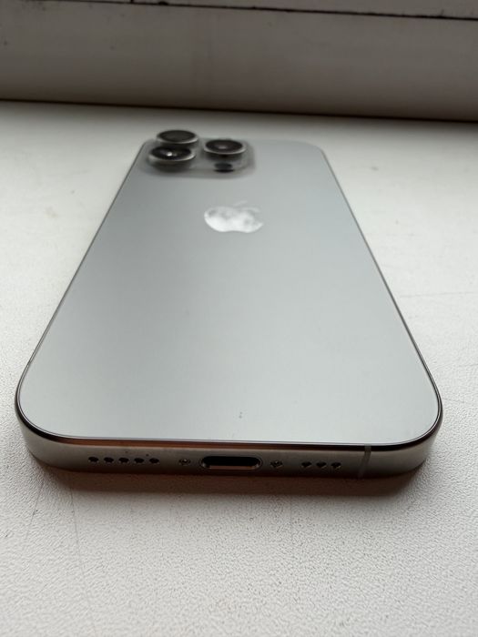 iPhone 16 Pro 256 GB / Natural Titanium