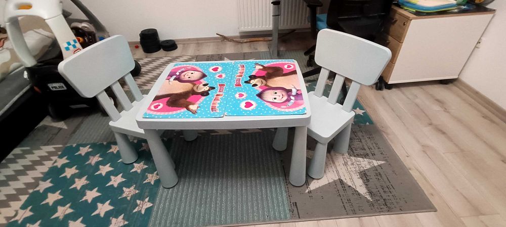 Stolik z krzesłami dla dzieci