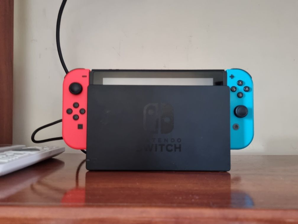 Nintendo switch DESBLOQUEADA + Acessórios