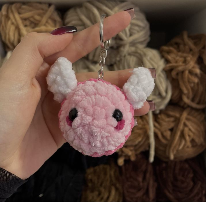 Brelok pszczółka amigurumi