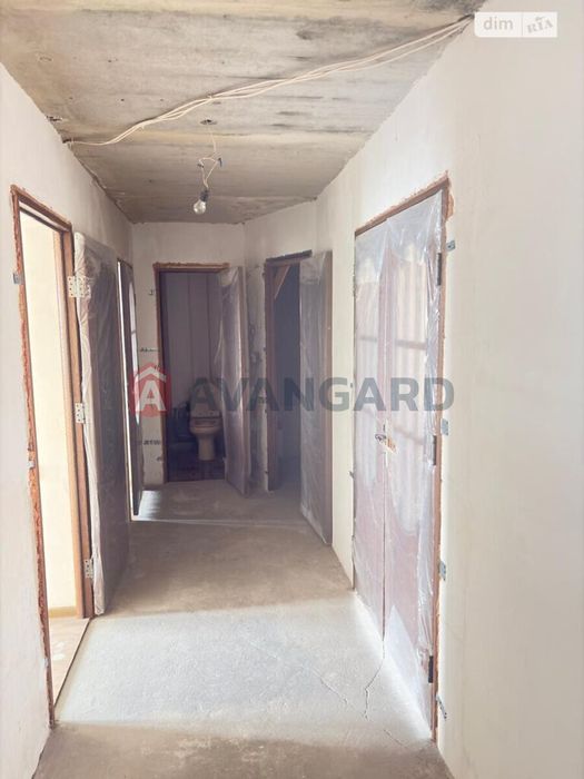 Продається нова чотири кімнатна квартира