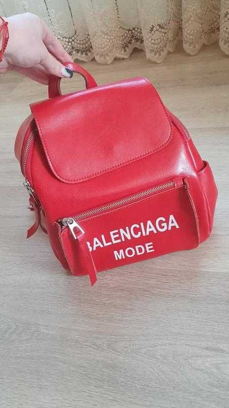 Красный кожанный рюкзак balenciaga