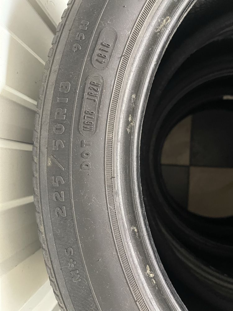 Продам комплект резины R 18 225/50 GOODYEAR