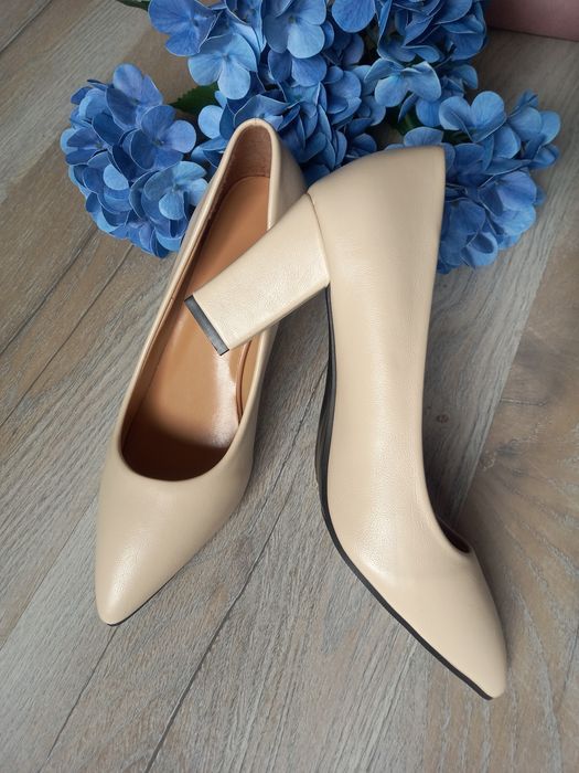 Buty na obcasie czułenka kremowe roz 37 nowe szpic słupek