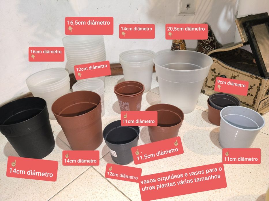 Vasos e floreiras variados