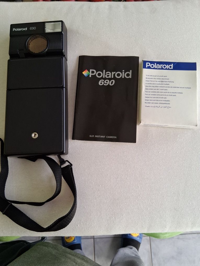 Máquina fotográfica Polaroid 690