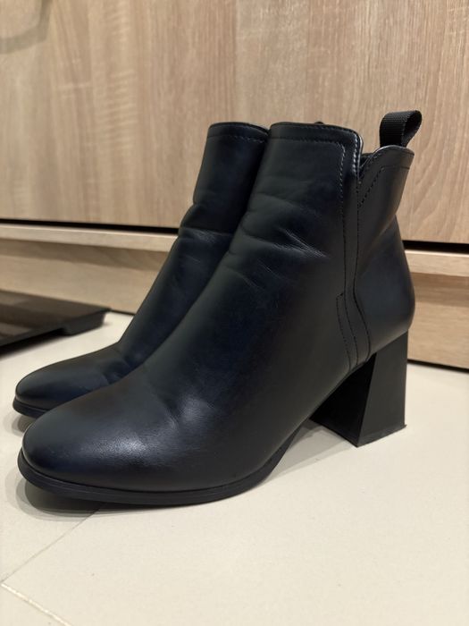 Жіночі чобітки.