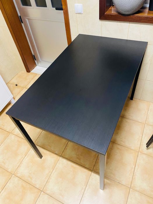 Mesa preta do ikea