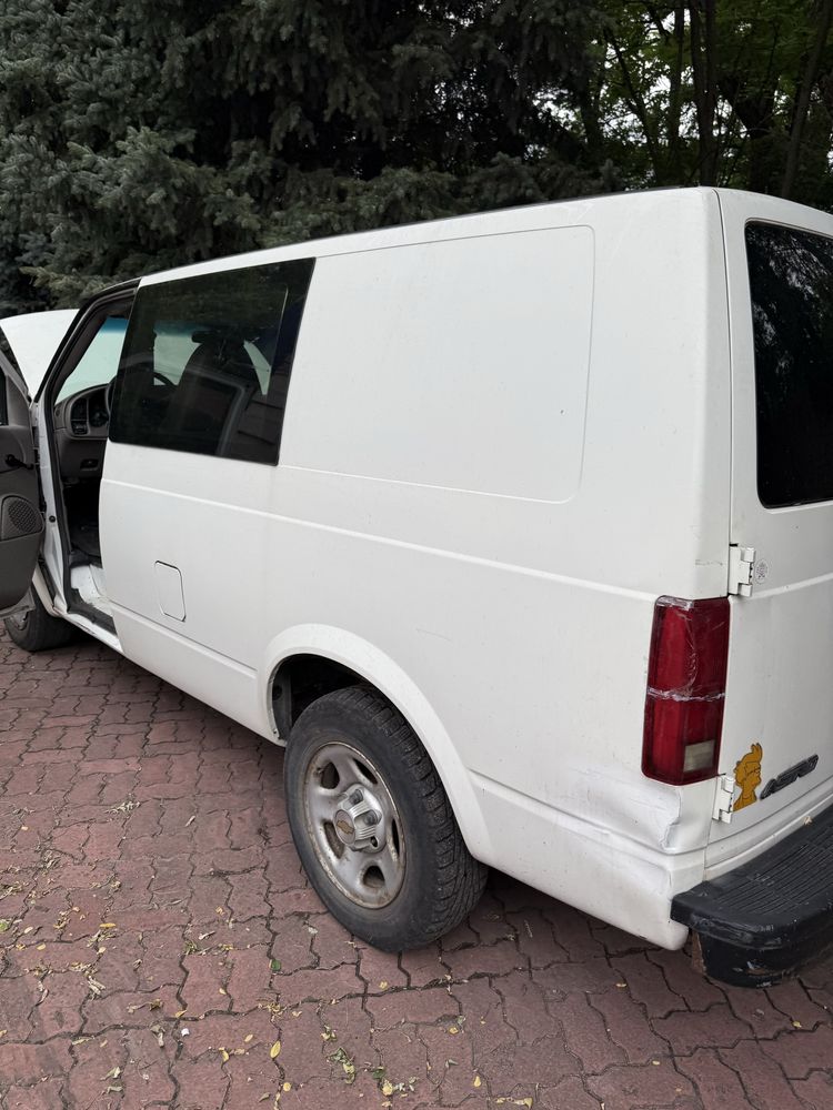 минивен бус Astro van Chevrolet 2004 газ/бенз