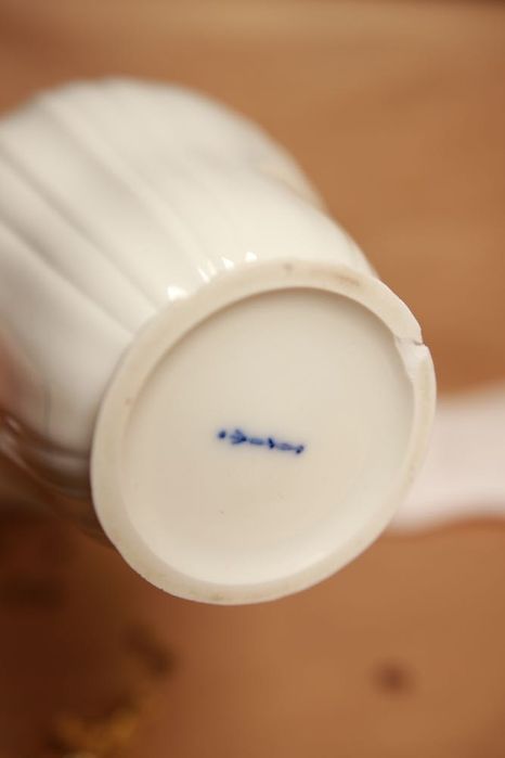 Dzbanek z białej porcelany KPM Berlin