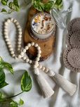 Girlanda boho chwosty dekoracja z korali na stół korale drewniane
