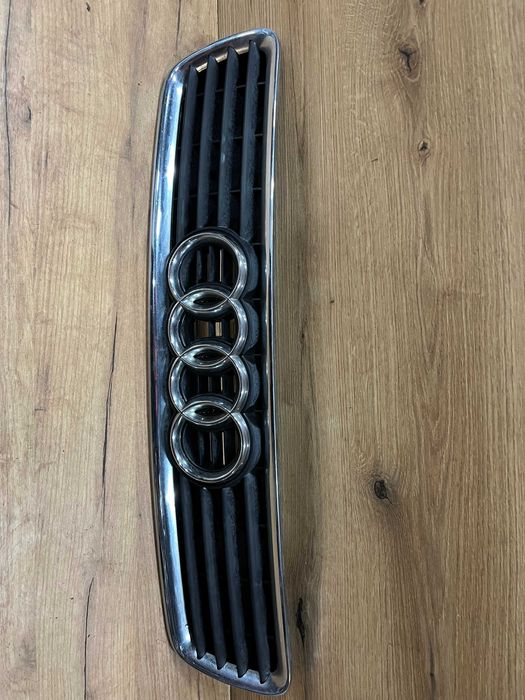 Grill/atrapa zderzaka Audi A4 B5 lift