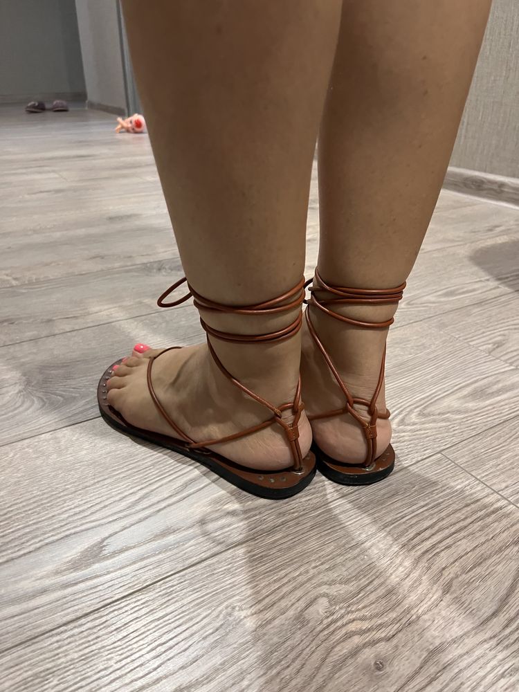 Босоніжки, сандалі на завʼязках у грецькому стилі Zara