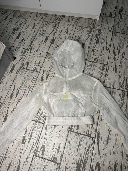 Ветровка прозора Bershka