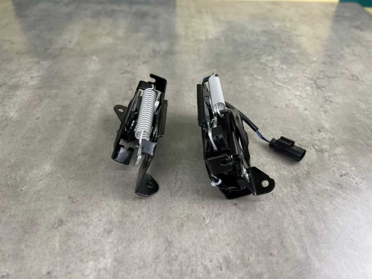 Замок капоту BMW 3 (F30/F31) 51237242548 / 51237242549