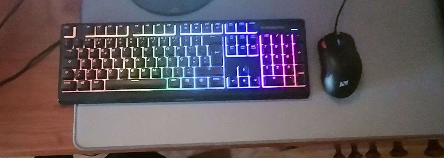 Teclado e mouse gamer preto RGB