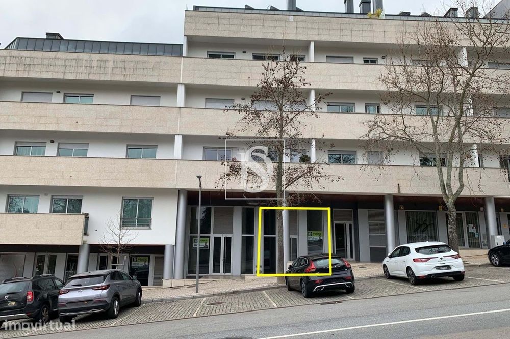 Loja com 190 m2 e duas garagens no centro de Viseu