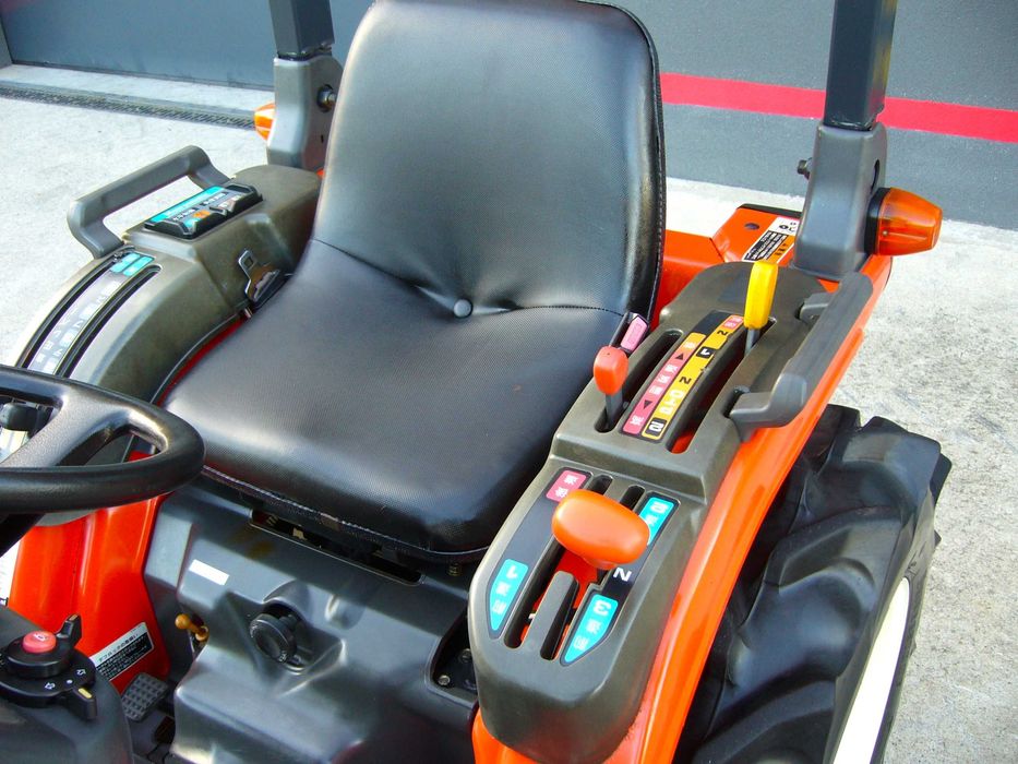 Traktorek Mini Ciągnik HITACHI CX150 TUR 4X4 15KM  traktorkiagropl