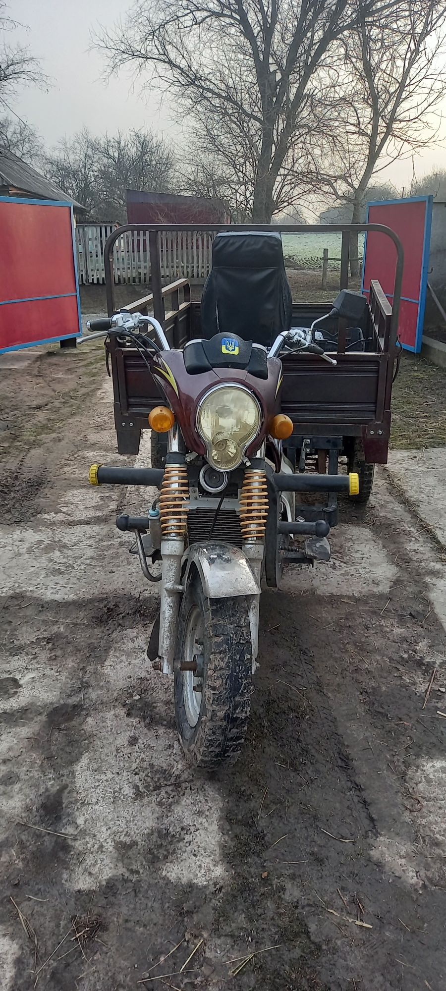 Продам трицикл Mustang mt200 4v