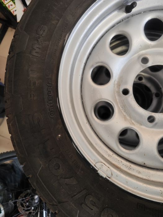 Koła zimowe  Continental 4x4 Contact 205/70R15. Suzuki