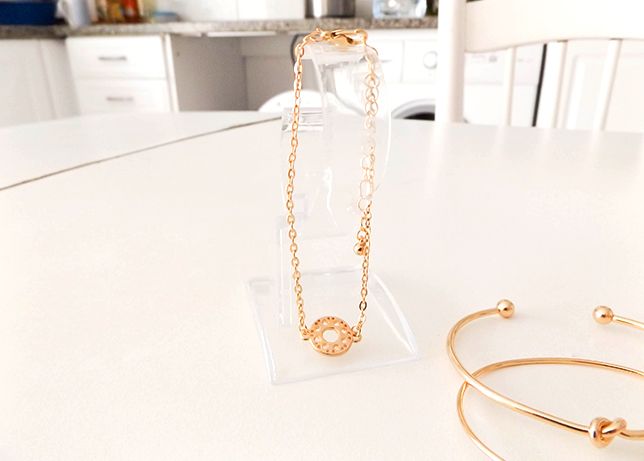 Pulseiras de mulher esbeltas