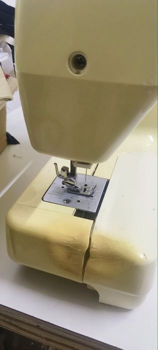 Продам швейну машину.
