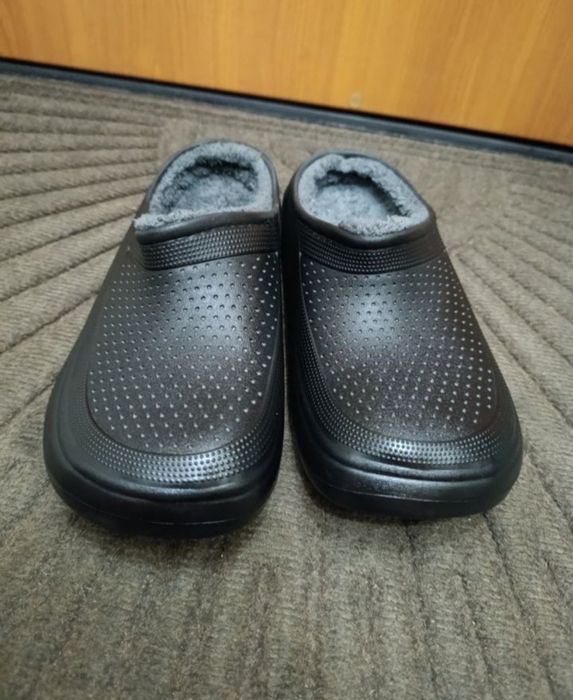 Теплые мужские тапочки.
