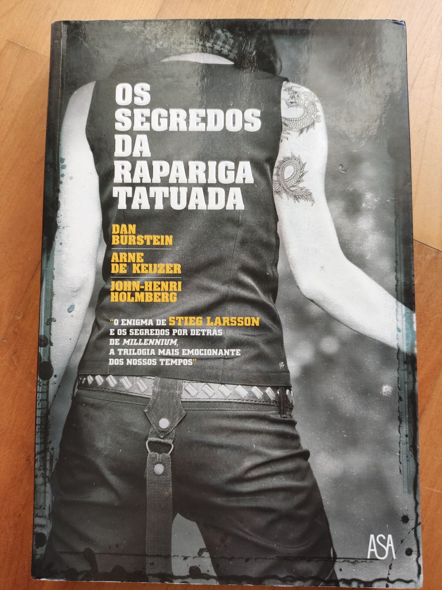 Livro os segredos da rapariga tatuada Dun Burstein