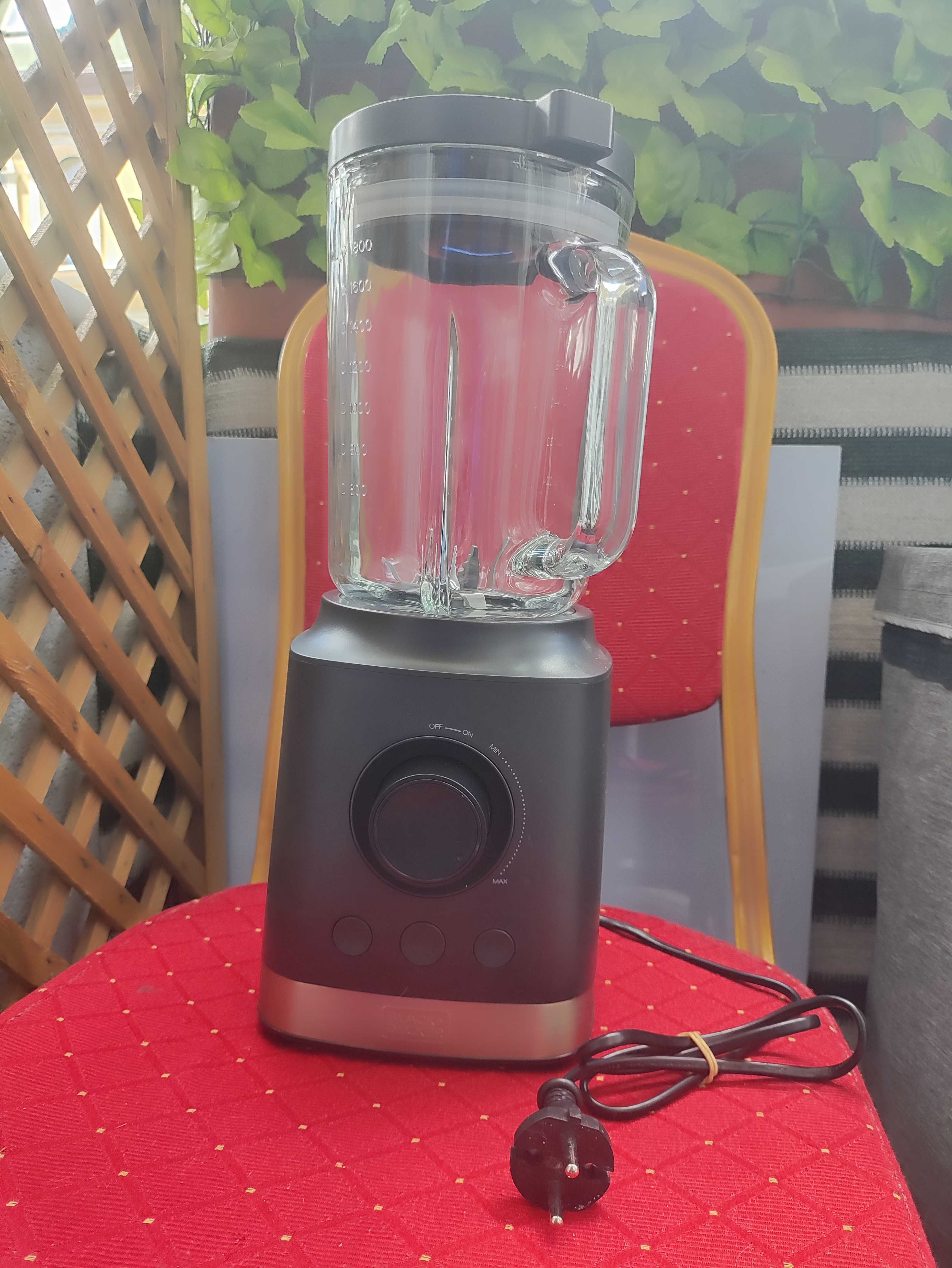 Blender Kielichowy Stołowy 1800W Black Decker BXJB1800E nóż pojemnik