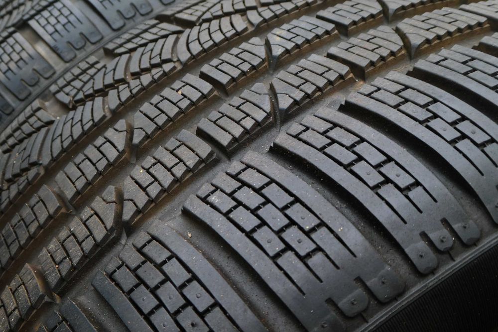 Dwie Opony 235/45 R18 94V M+S Pirelli SOTTO ZERO WINTER Jak Nowe ZIMA