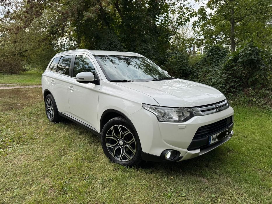 Mitsubishi Outlander 7 os / 4x4 / Rockford audio /