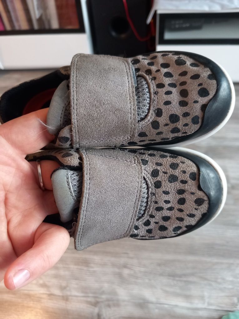 Kapcie clarks rozmiar 22.5