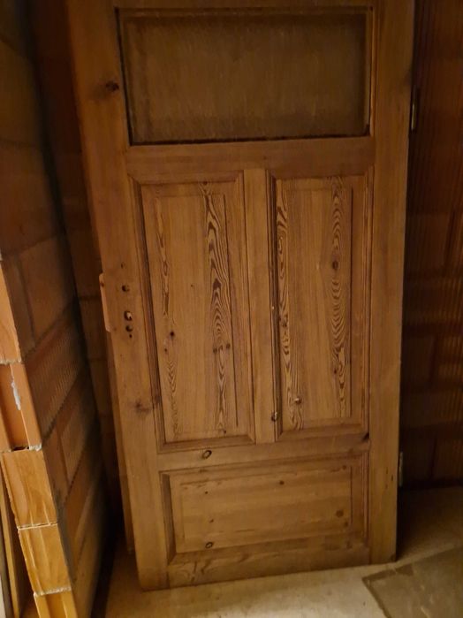 Sprzedam stare drzwi wewnętrzne.
