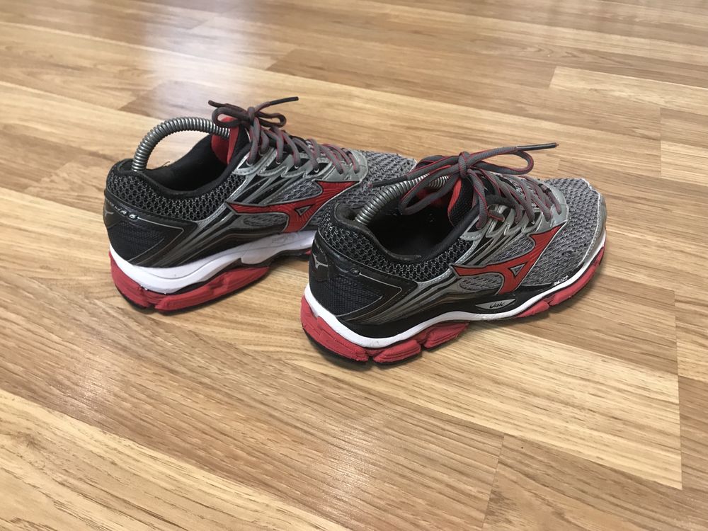 Кросівки Mizuno Wave Enigma 6