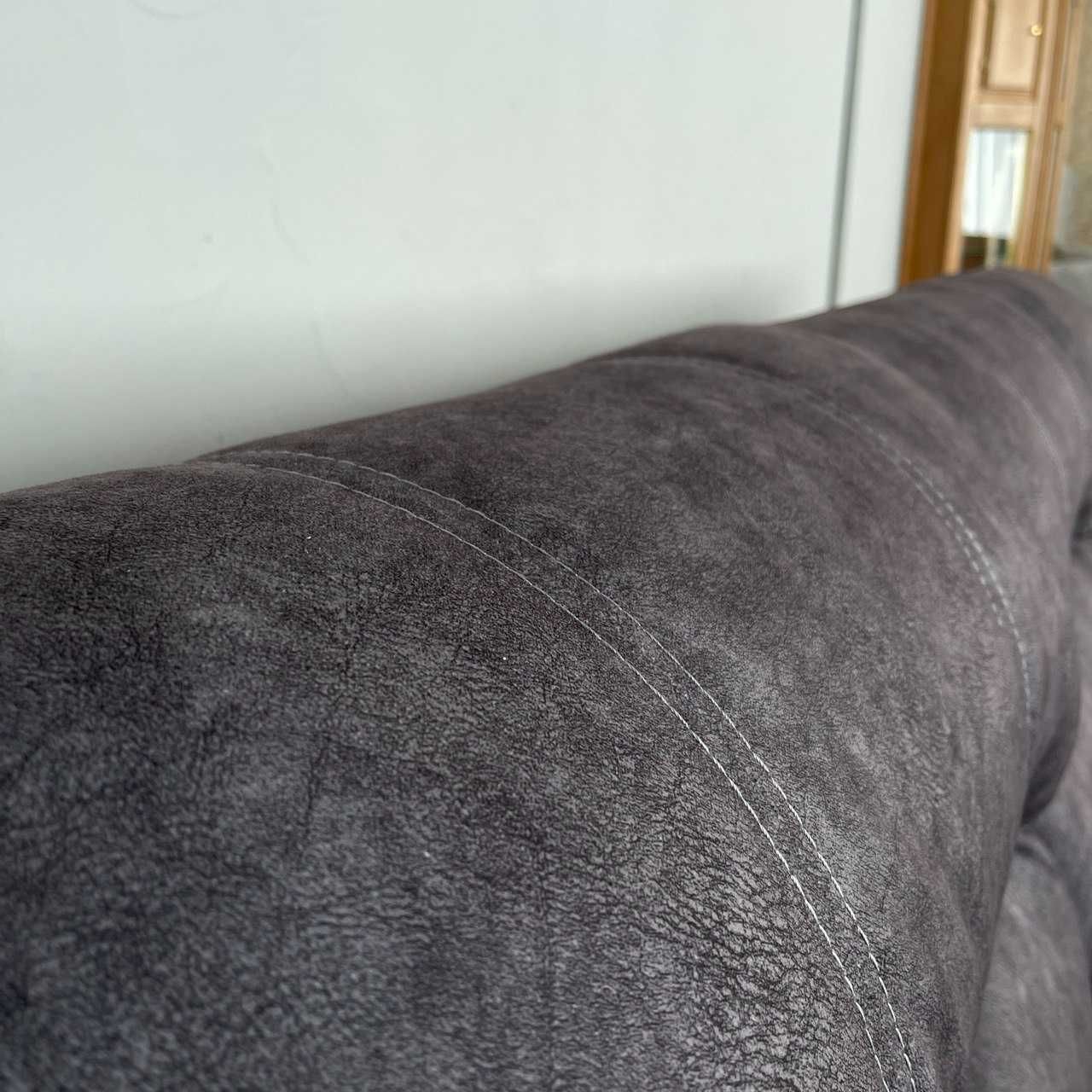 Розкладний диван в тканині