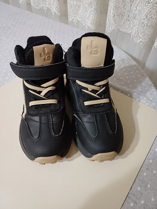 Взуття для дівчинки