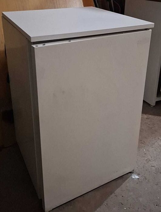 Mini frigorífico a funcionar