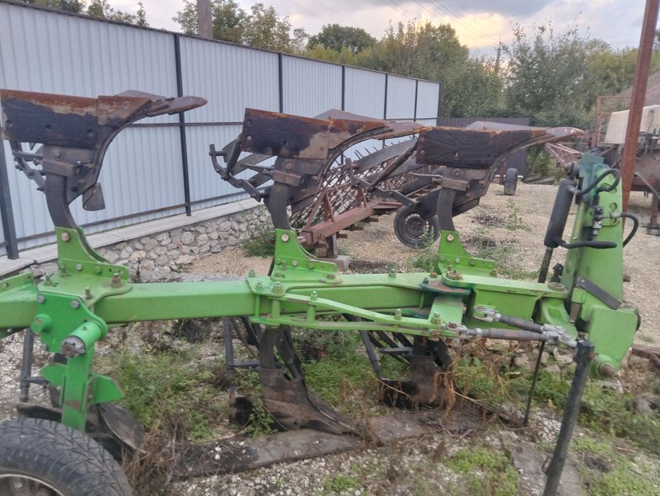 Оборотний плуг 3 корпусний