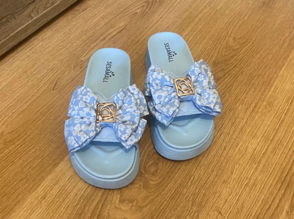 Chinelas de verão azuis