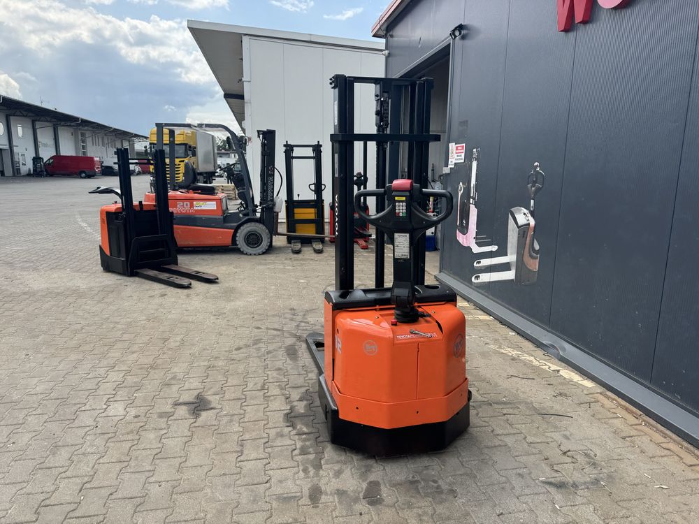 Paleciak elektryczny Toyota BT SWE 1200 kg 290 cm wózek sztaplarka