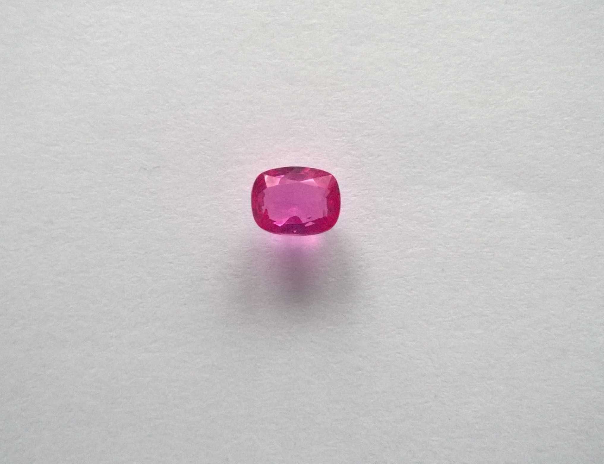 Szafir różowy 4.4 CT,   9.8 x 7.6 mm  - oczko na pierścionek