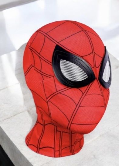 Czerwona maska spiderman