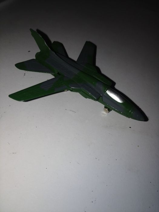 Avião militar TORNADO A161 asas móveis